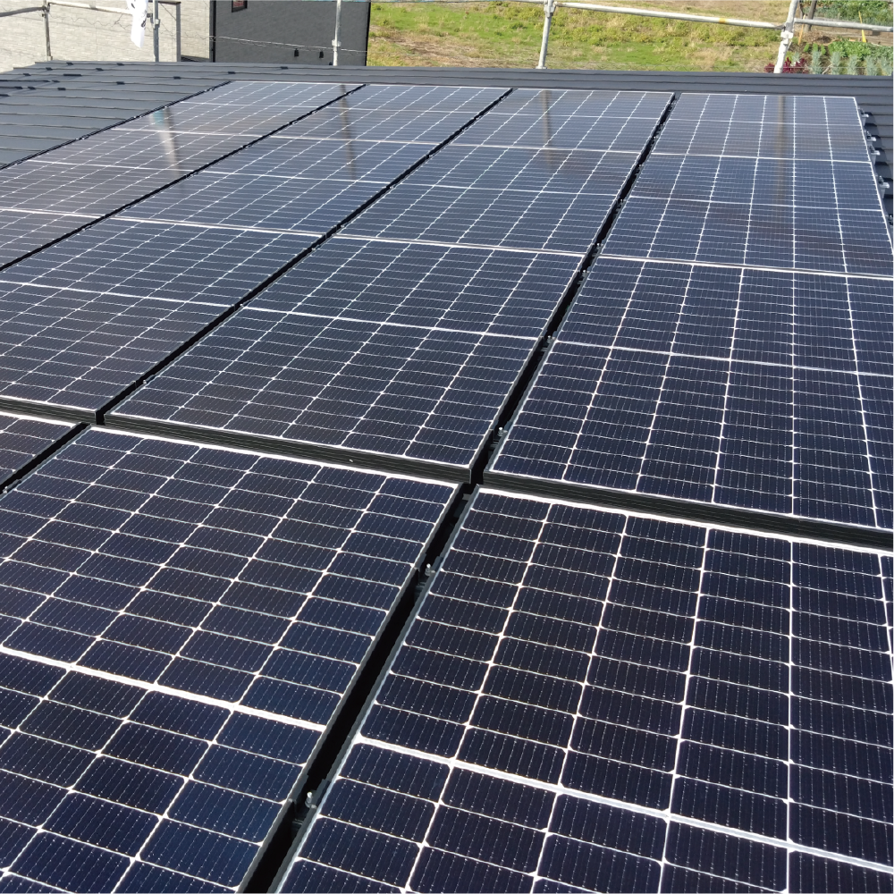 屋根の上に「太陽光パネル」を設置しました！家計にも環境にも優しい暮らしの準備です。