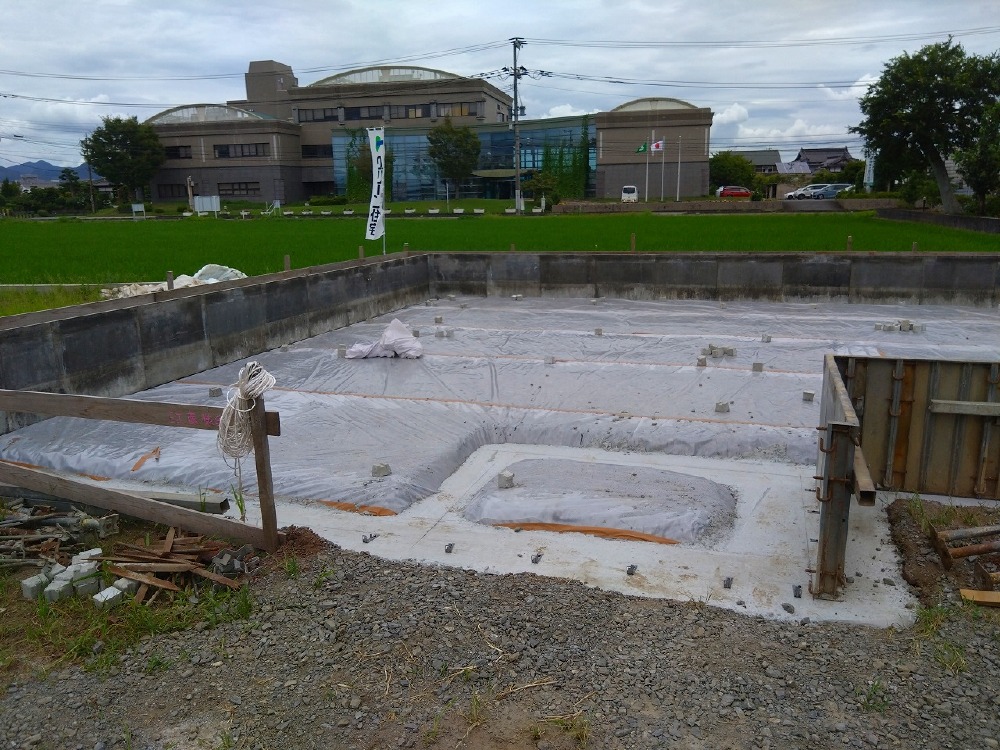 見えなくなるからこそ丁寧に。基礎下の湿気対策、バッチリです！